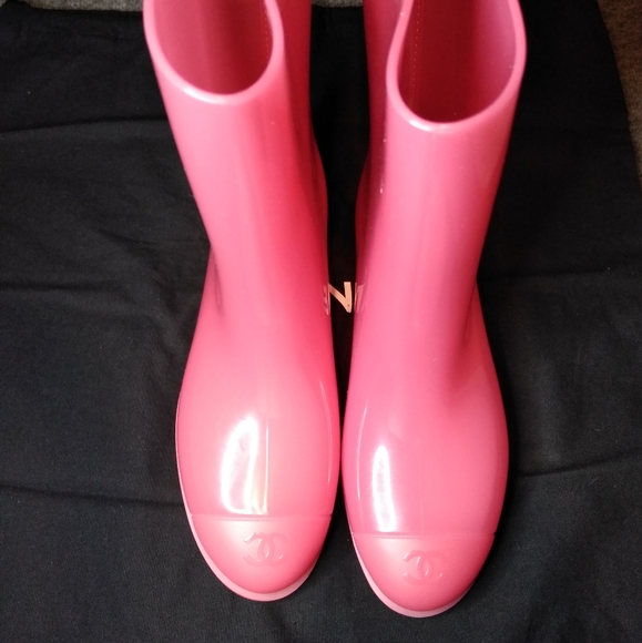 SOLD!!!!!!!Chanel Rain pink Boots - Picture 7 of 11